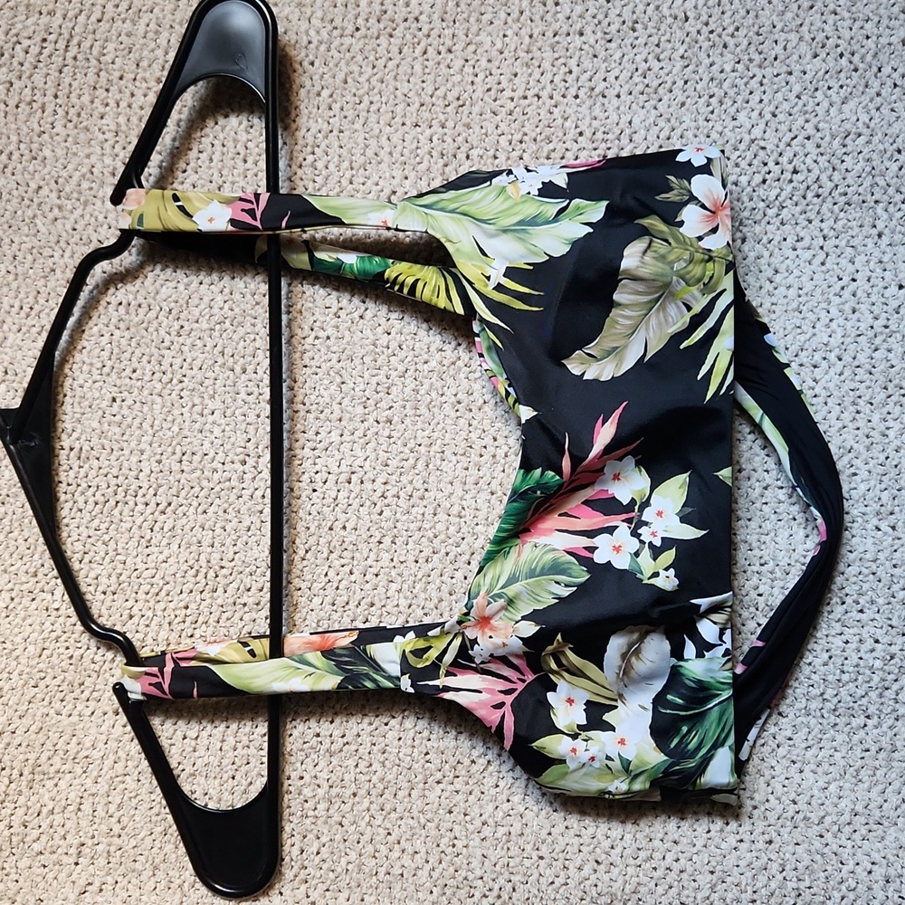 Ripcurl tropical floral bikini top Size S
